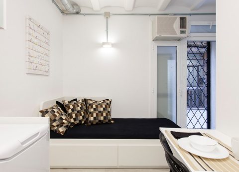 Sofà area penthouse apt Barcelona 14,5m by Garcia Comas